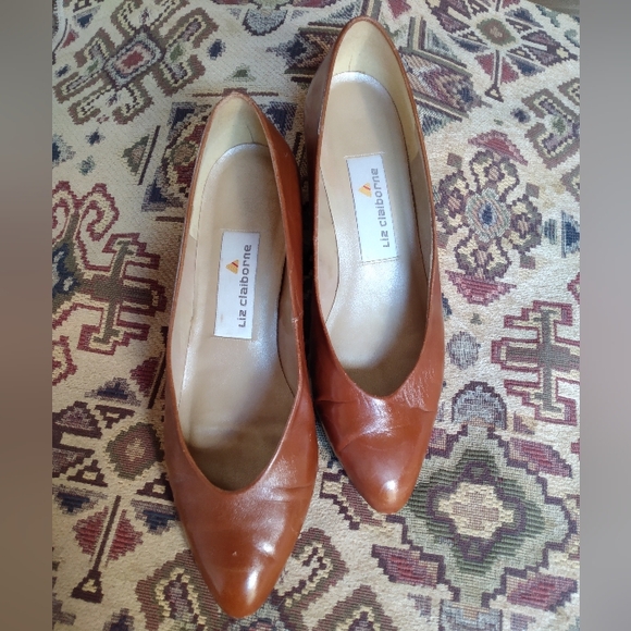 Liz Claiborne Vintage Leather Pumps - Picture 2 of 7